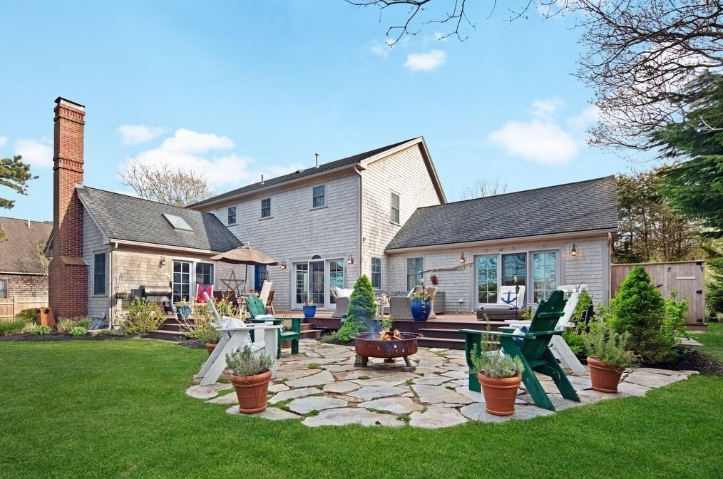 5 Llewellyn Way, Marthas Vineyard MA 02539-7135 exterior