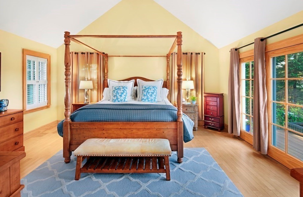 5 Llewellyn Way, Marthas Vineyard MA 02539-7135 exterior