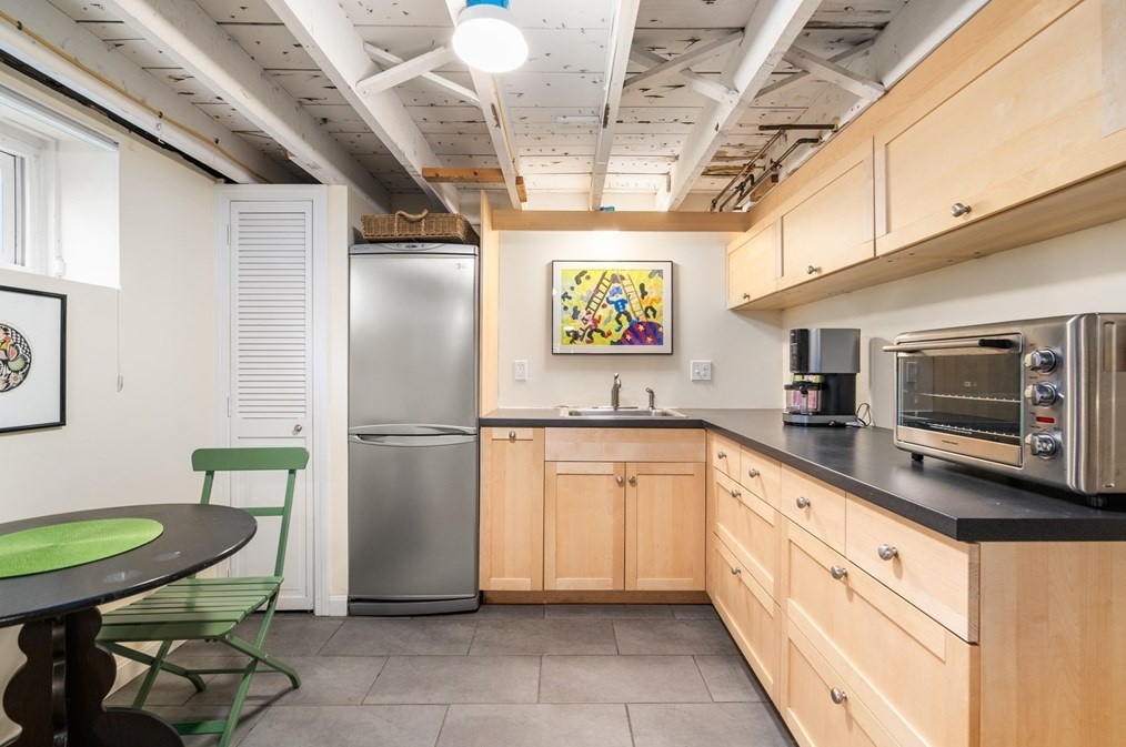 17 Charlotte Rd, Newton MA 02459-1707 exterior