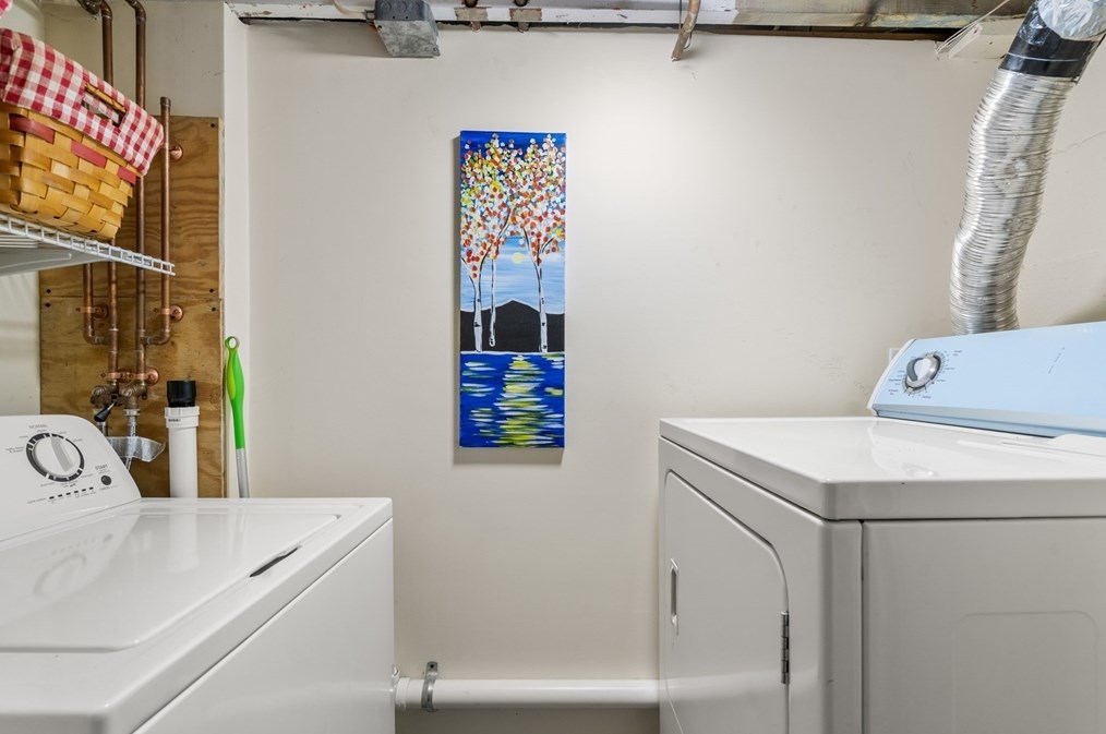 17 Charlotte Rd, Newton MA 02459-1707 exterior