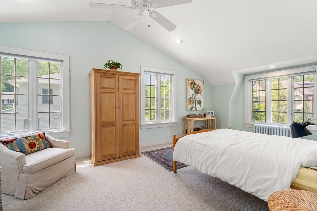 17 Charlotte Rd, Newton MA 02459-1707 exterior