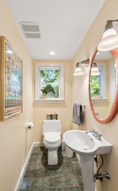 17 Charlotte Rd, Newton MA 02459-1707 exterior