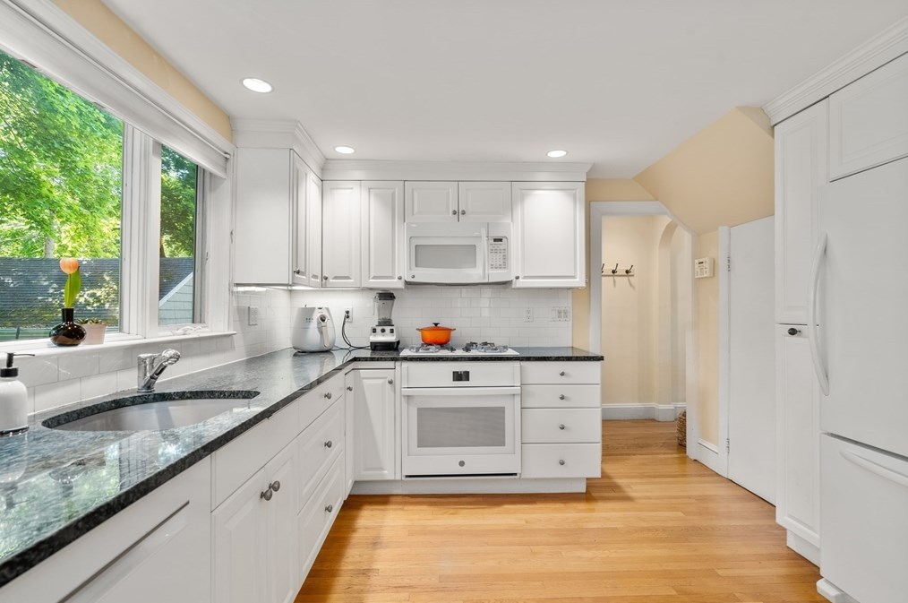 17 Charlotte Rd, Newton MA 02459-1707 exterior