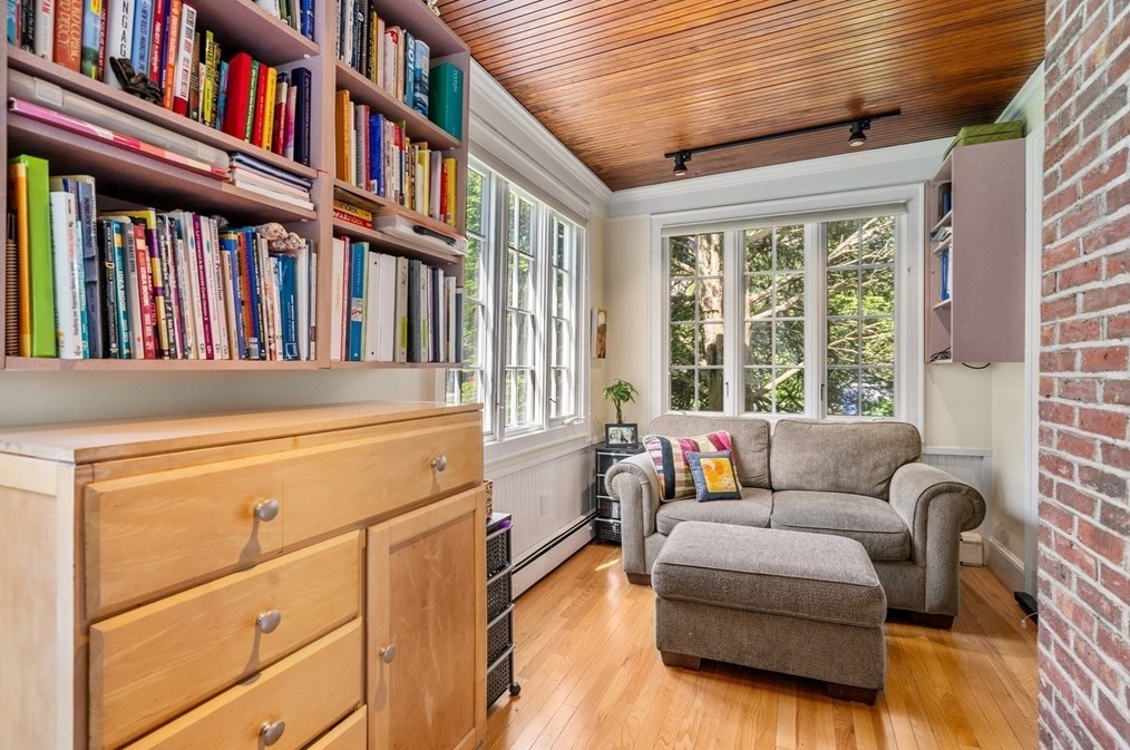 17 Charlotte Rd, Newton MA 02459-1707 exterior