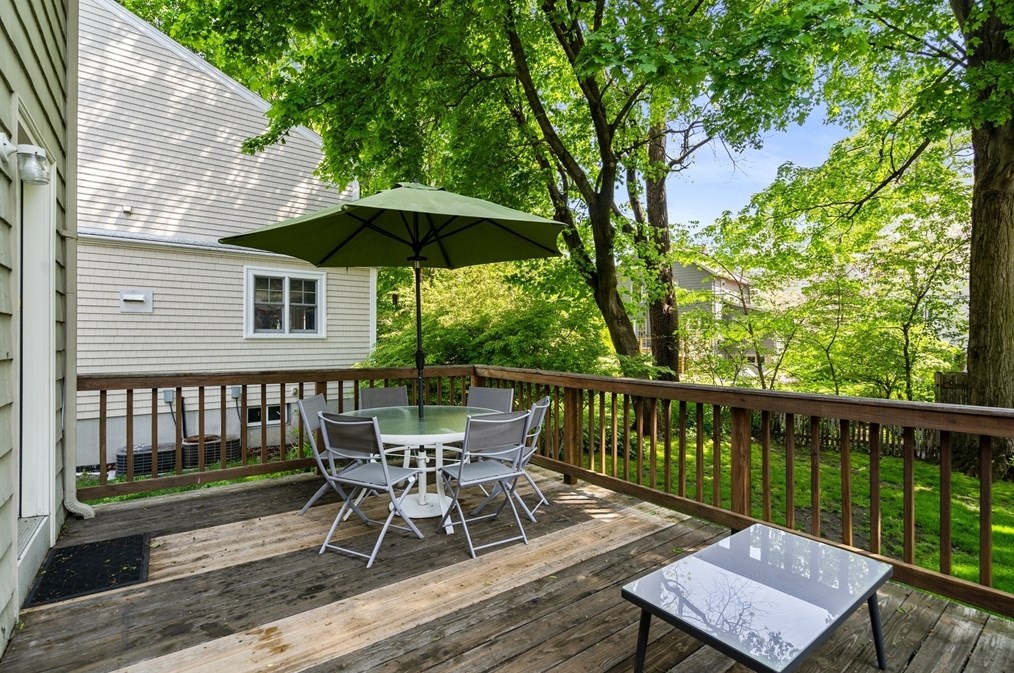 17 Charlotte Rd, Newton MA 02459-1707 exterior