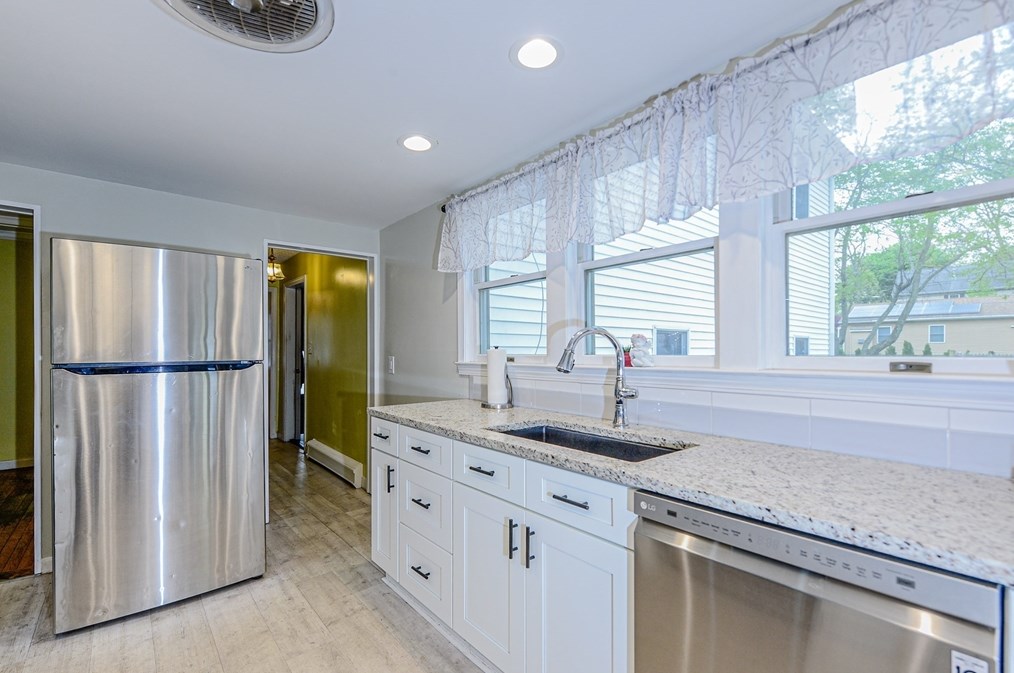 9 Rahway Rd, Burlington MA 01803-2040 exterior