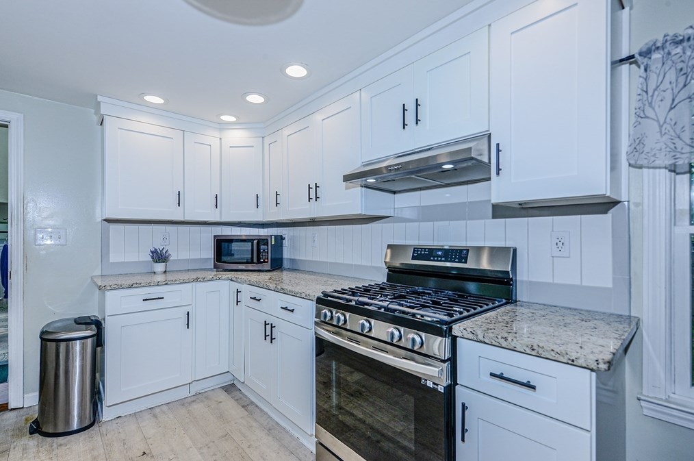 9 Rahway Rd, Burlington MA 01803-2040 exterior