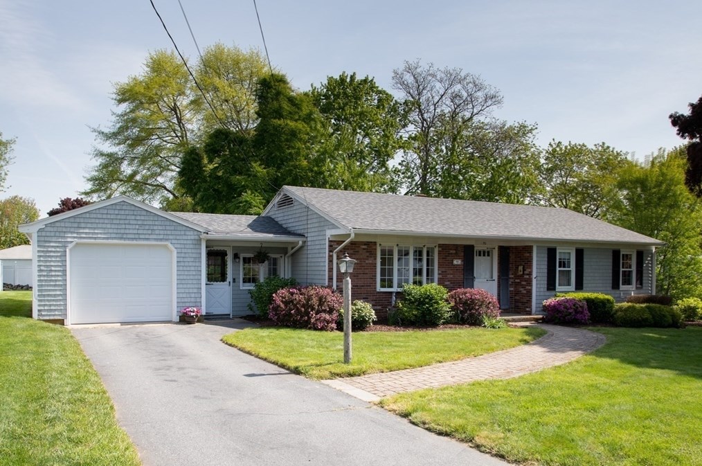 90 Connecticut Ave, Fall River, MA 02726-4803