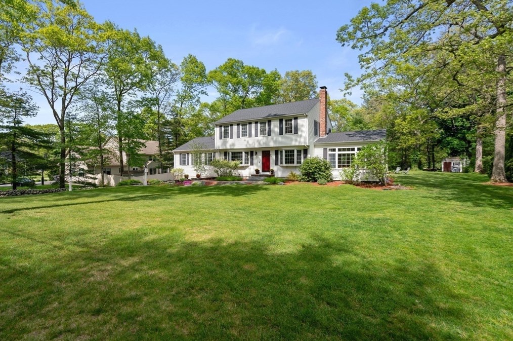 43 Park St, Norfolk, MA 02056-1901