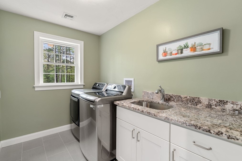 24 Cleveland St, Norfolk MA  02056-1003 exterior