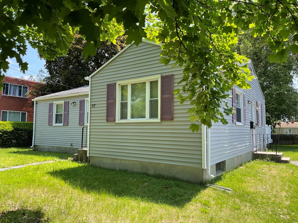 17 Leland Dr, Springfield, MA 01109