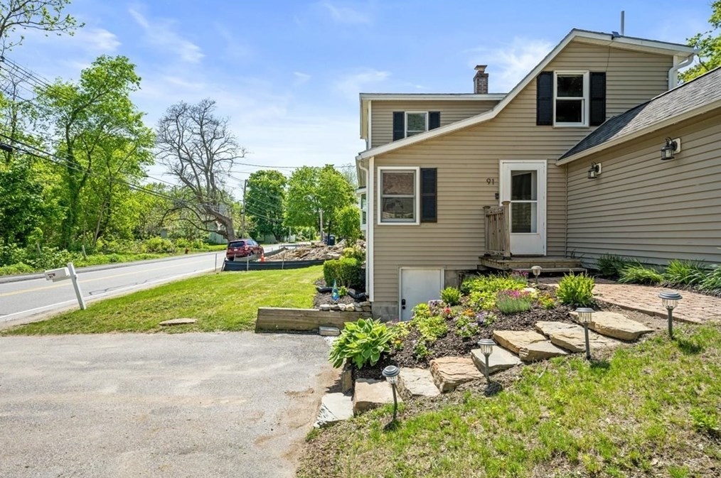 91 Hudson St, Northborough, MA 01532