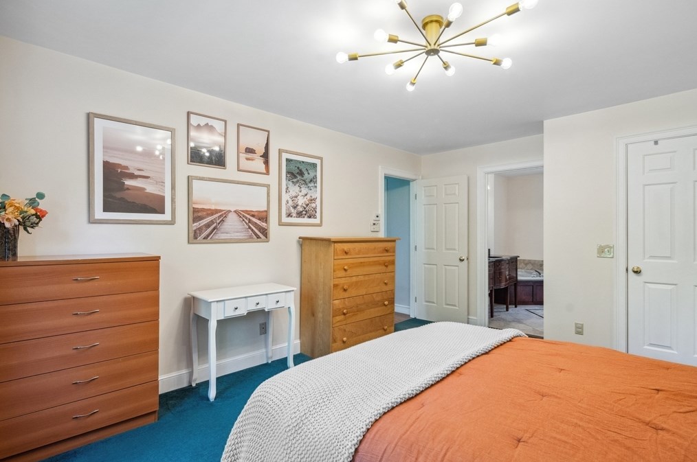 40 Robincrest Ct, Seekonk MA 02771-1322 exterior