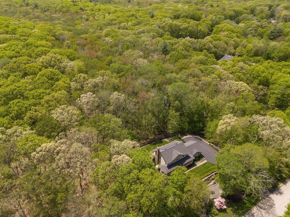 40 Robincrest Ct, Seekonk MA 02771-1322 exterior