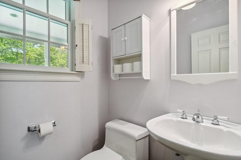 40 Robincrest Ct, Seekonk MA 02771-1322 exterior