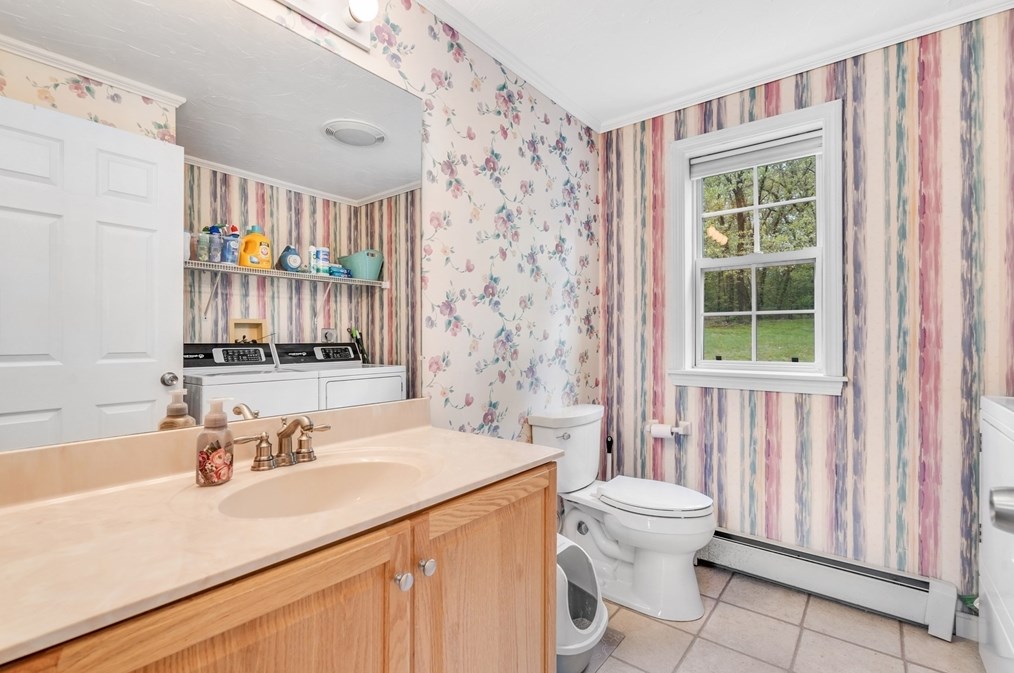 39 Saddlebred Dr, Leominster MA  01453-3494 exterior