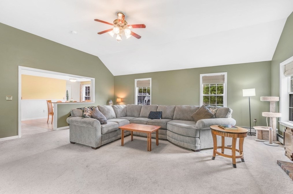 39 Saddlebred Dr, Leominster MA  01453-3494 exterior