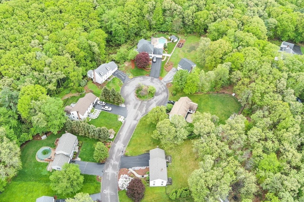 39 Saddlebred Dr, Leominster MA  01453-3494 exterior