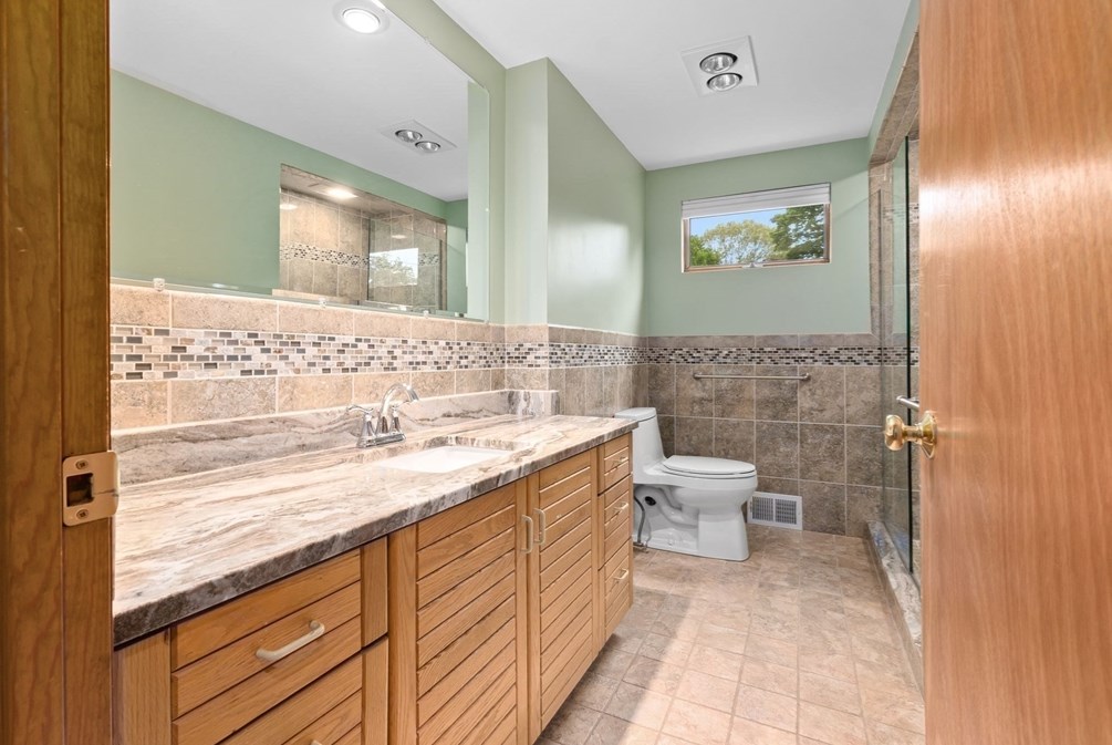 133 Lk St, Peabody MA 01960-3604 exterior