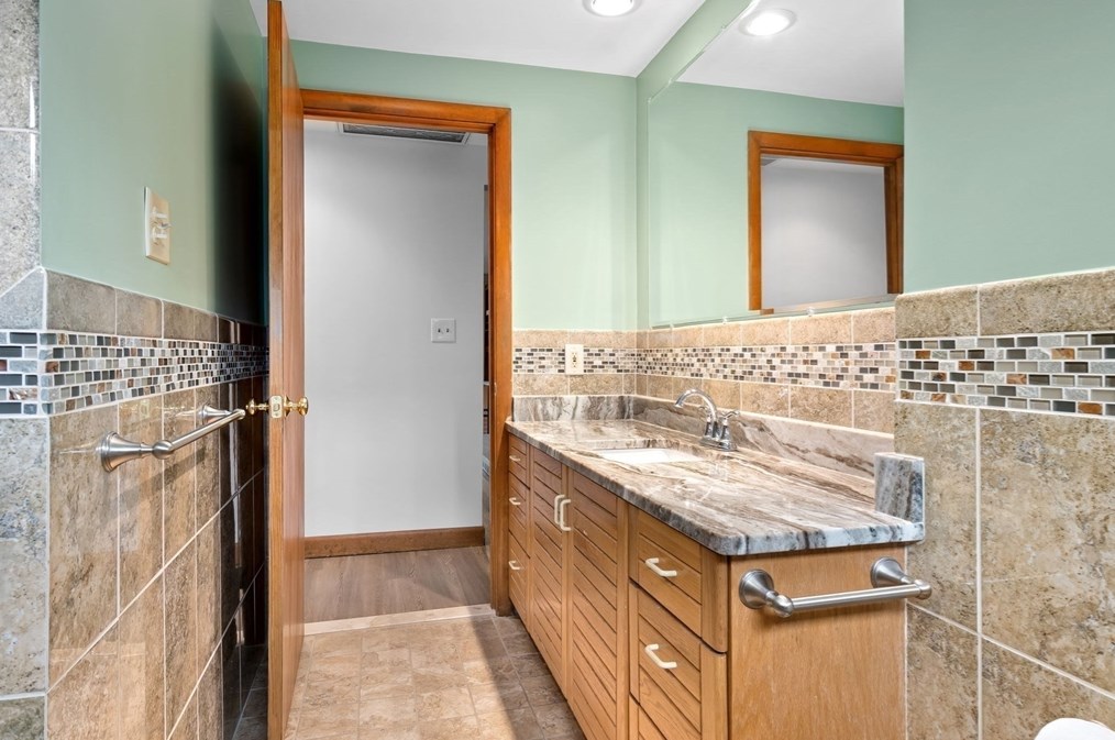 133 Lk St, Peabody MA 01960-3604 exterior