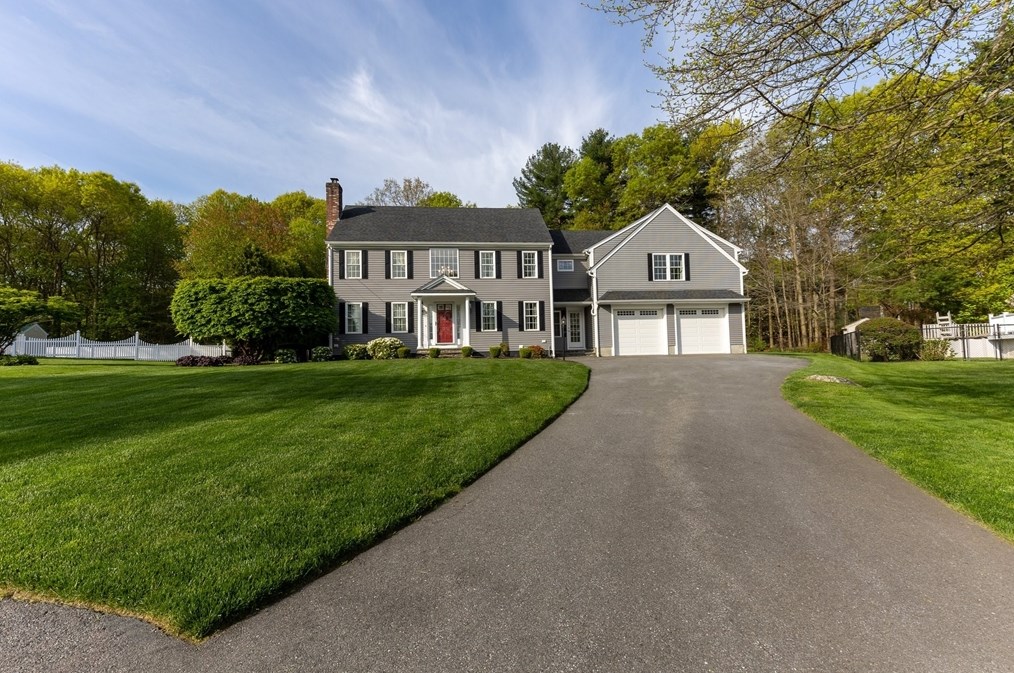 33 Ridgewood Dr, Taunton, MA 02780