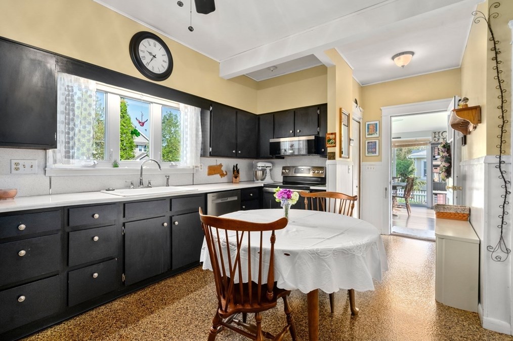 1 Brighton Rd, Worcester MA  01606-2128 exterior