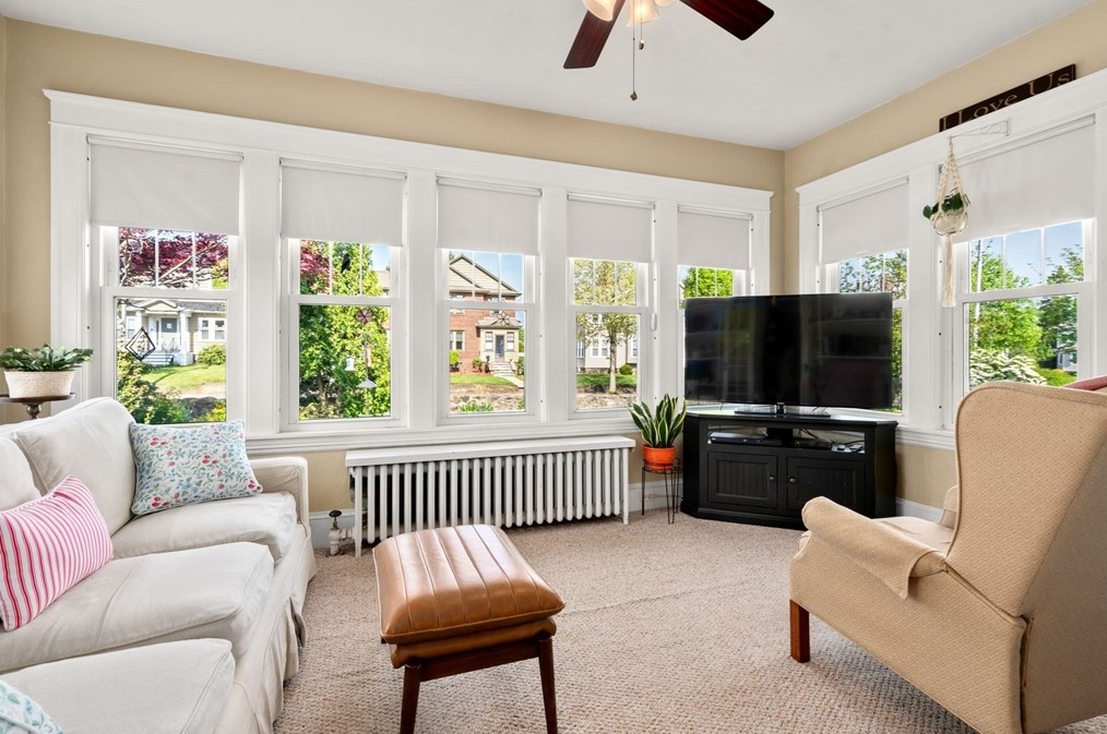 1 Brighton Rd, Worcester MA  01606-2128 exterior