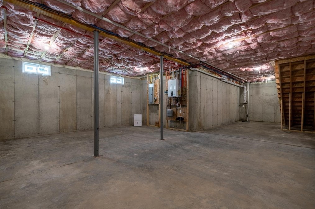 9 Hall St, Webster MA  01570-2330 exterior