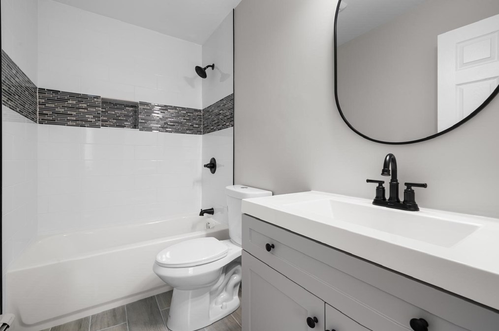 9 Hall St, Webster MA  01570-2330 exterior