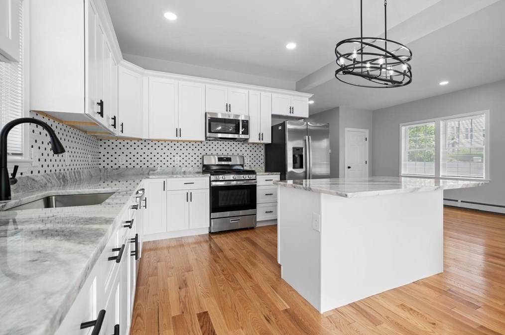 9 Hall St, Webster MA  01570-2330 exterior