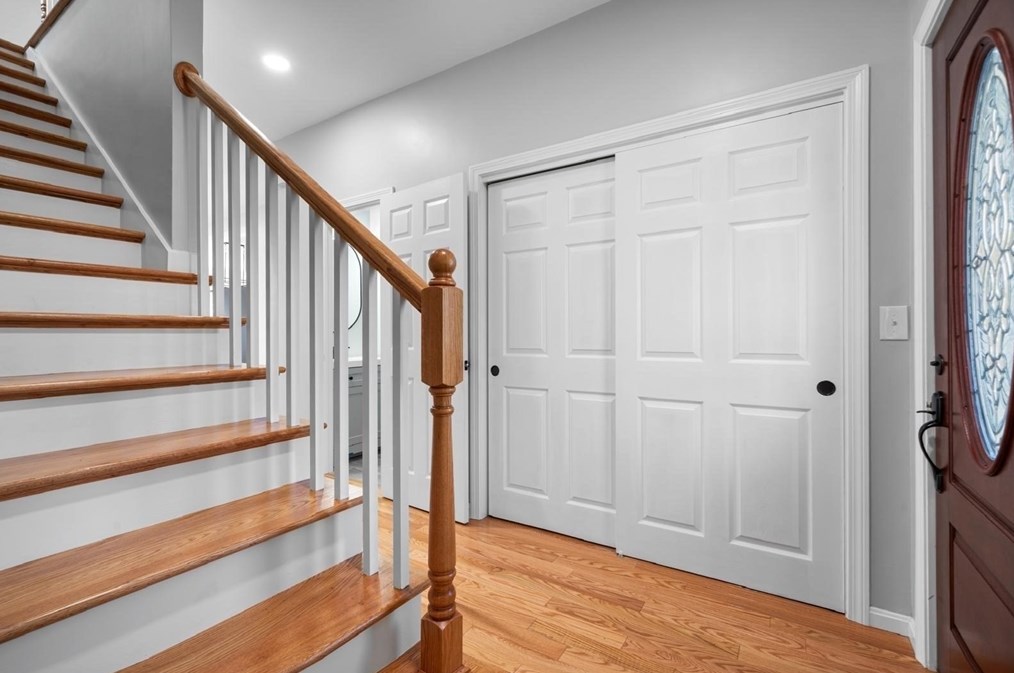 9 Hall St, Webster MA  01570-2330 exterior