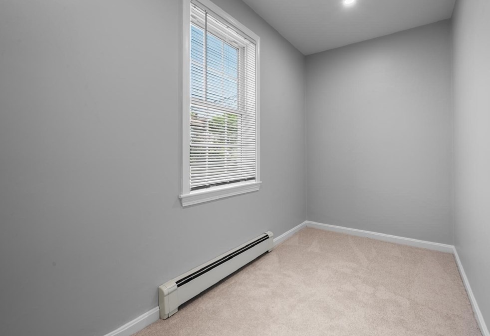 9 Hall St, Webster MA  01570-2330 exterior