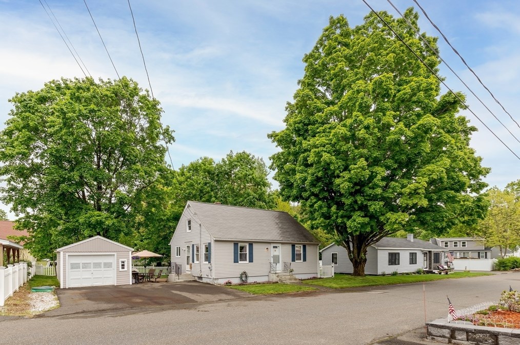 7 Leonard St, Shirley, MA 01464