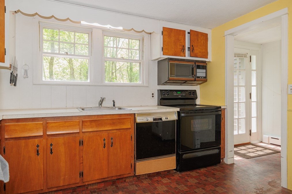 191 Bullard St, Holden MA 01520-2104 exterior