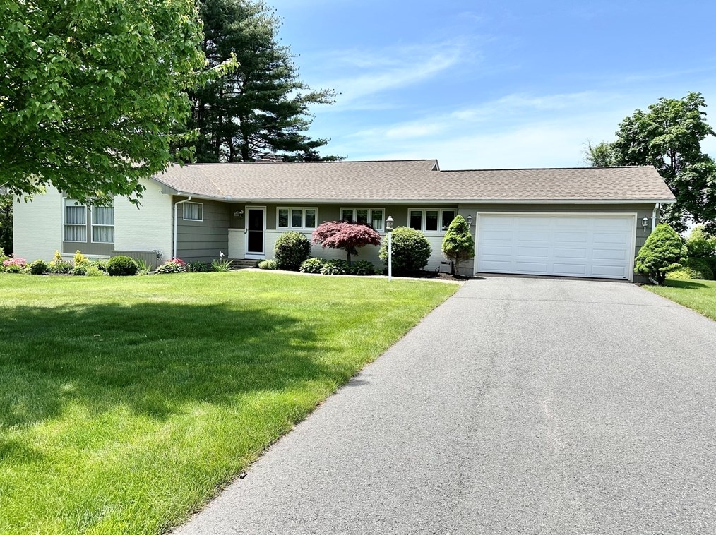 44 Ridge Rd, East Longmeadow, MA 01028 exterior