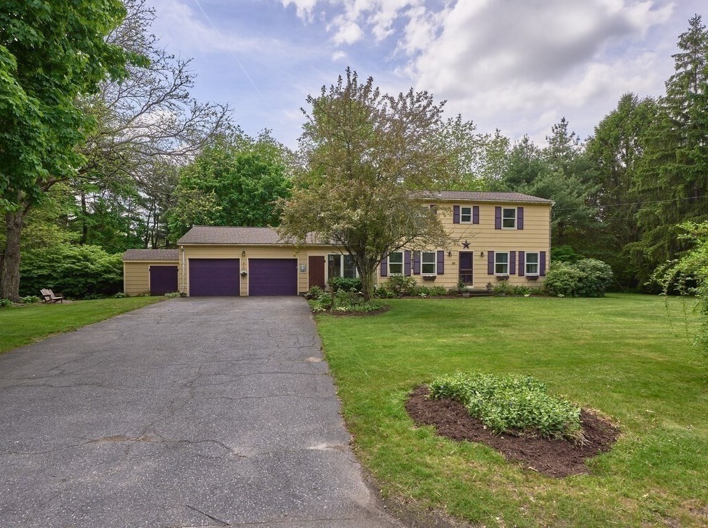 85 Old Common Rd, North Lancaster, MA 01523