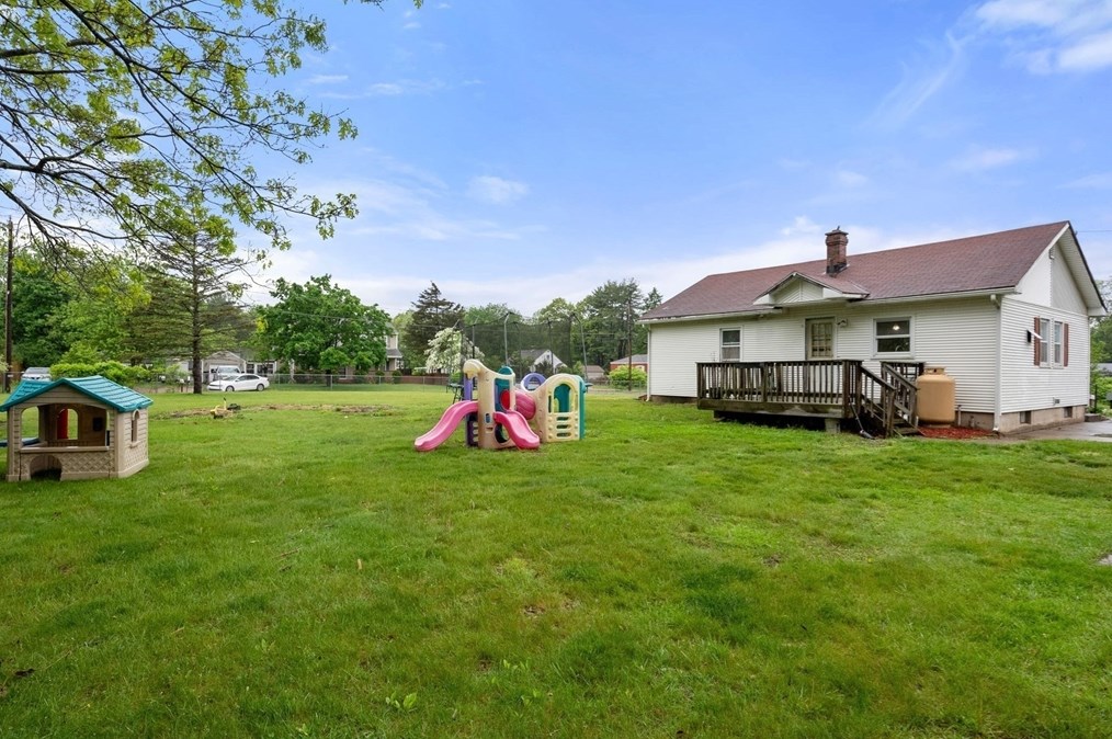 46 Pineywood Rd, Southwick, MA 01077-9359