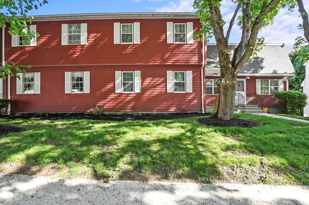 36 Pamela Ln, Amesbury, MA 01913-1080