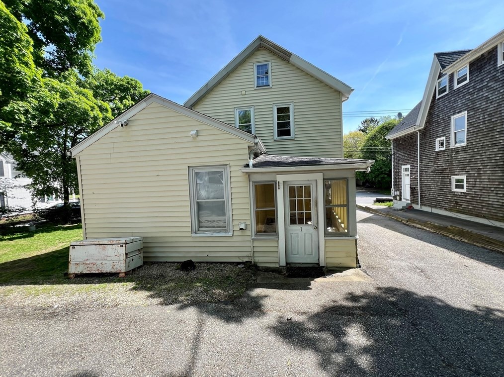 398 Court St, Plymouth, MA 02360 exterior