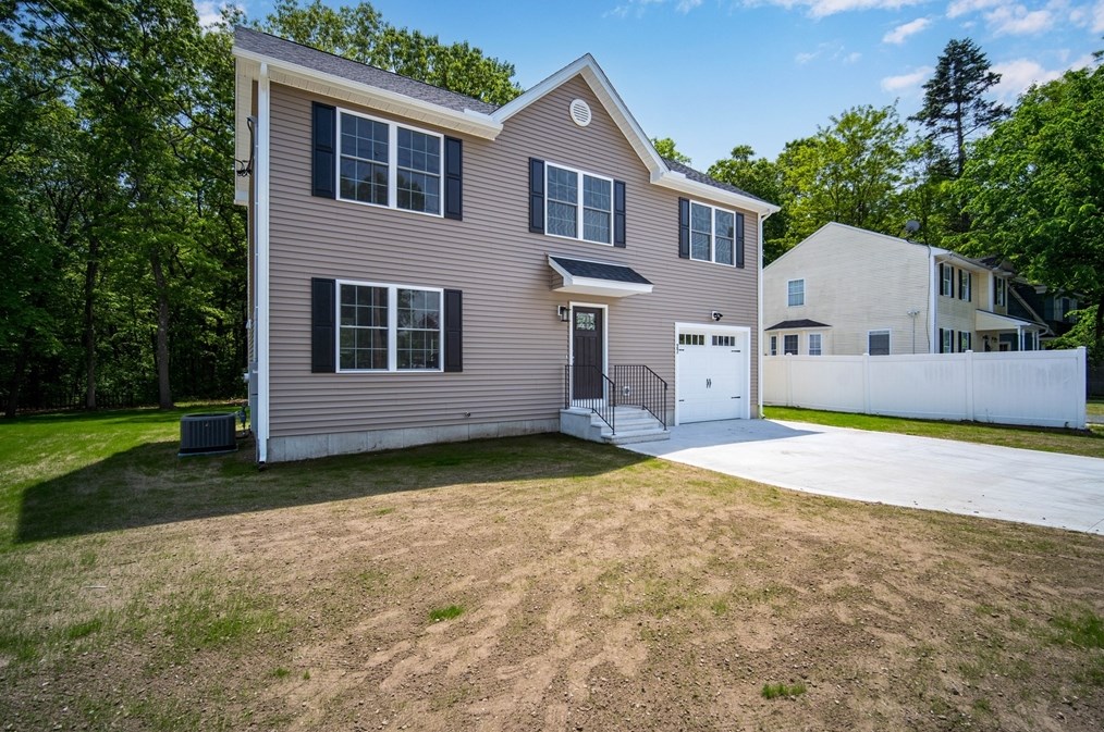 27 Jennings St, Springfield, MA 01119