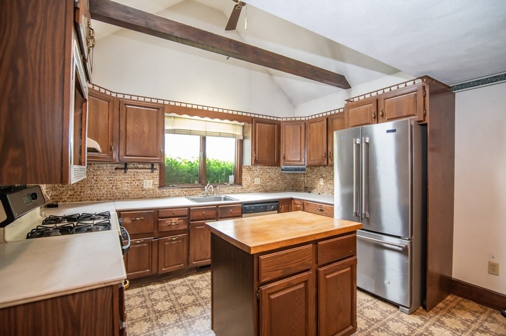 333 Elliott St, Beverly MA 01915-2443 exterior