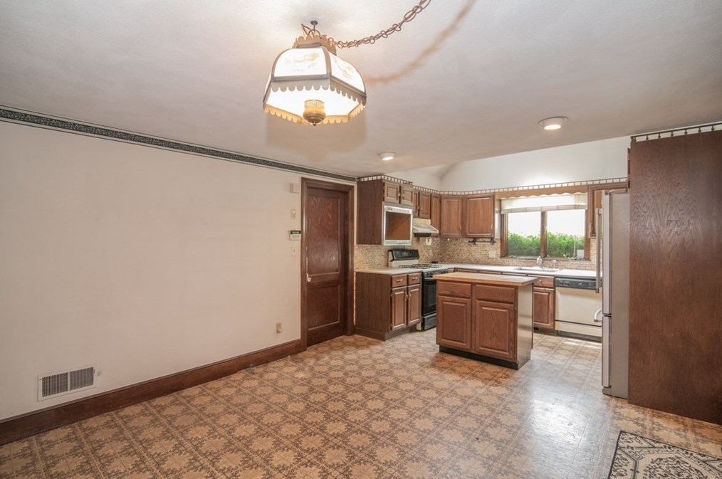 333 Elliott St, Beverly MA 01915-2443 exterior