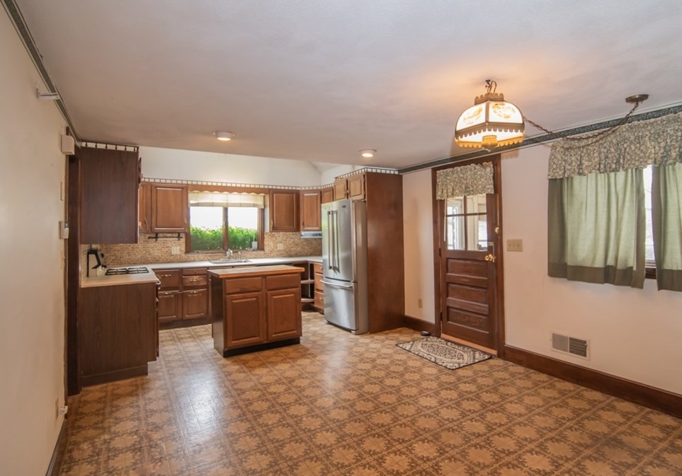 333 Elliott St, Beverly MA 01915-2443 exterior