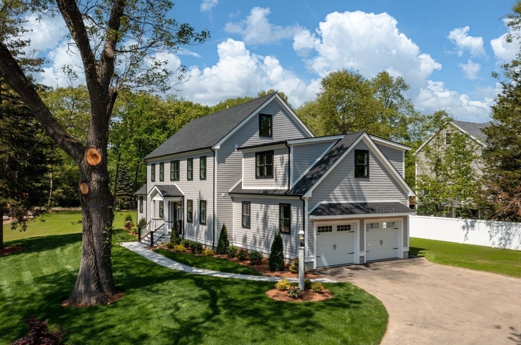 43 Oakdale Rd, North Reading, MA 01864