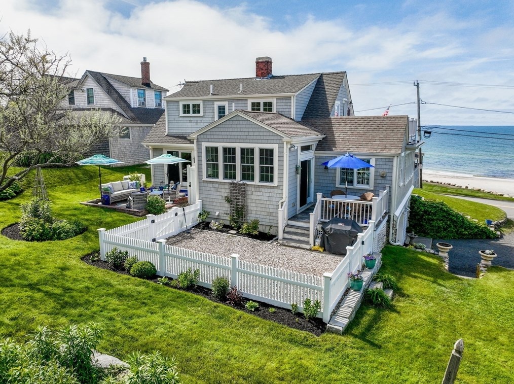 211 Manomet Point Rd, Plymouth, MA 02360 exterior