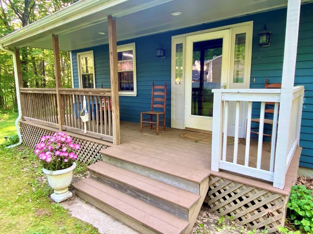 84 Breakneck Rd, Sturbridge MA 01566-1130 exterior