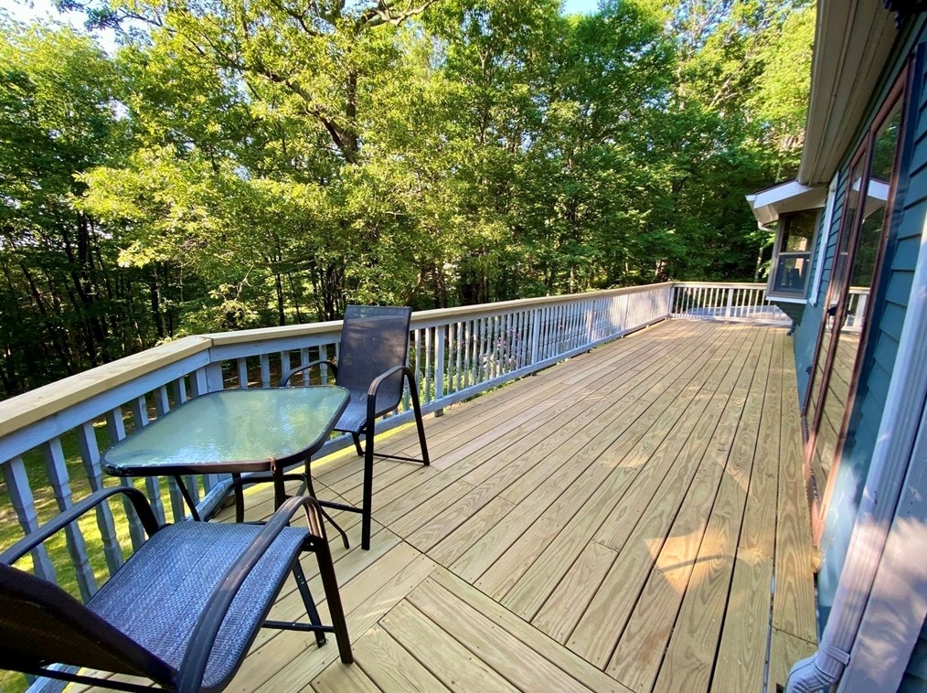 84 Breakneck Rd, Sturbridge MA 01566-1130 exterior