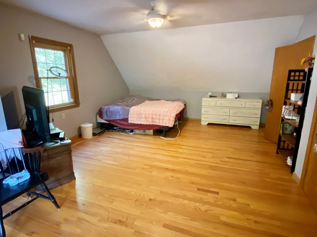 84 Breakneck Rd, Sturbridge MA 01566-1130 exterior