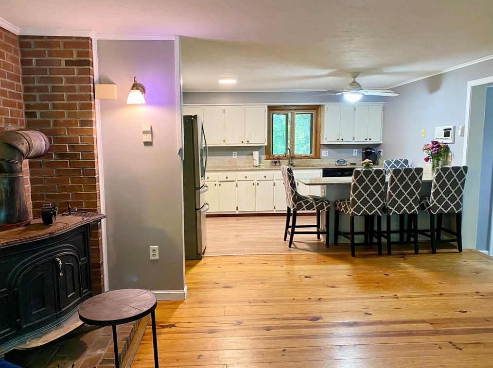 84 Breakneck Rd, Sturbridge MA 01566-1130 exterior