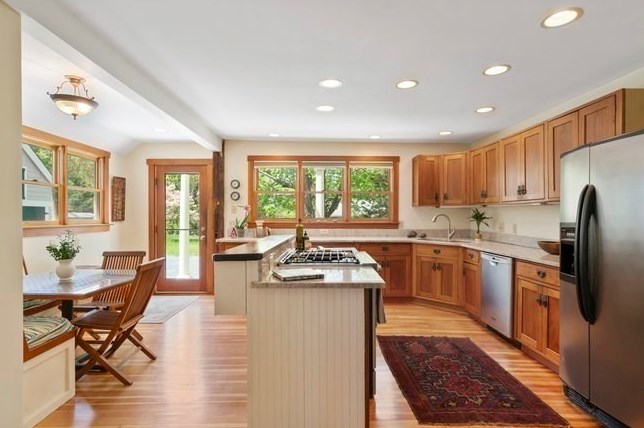 35 Chapel St, Duxbury MA 02332-3822 exterior